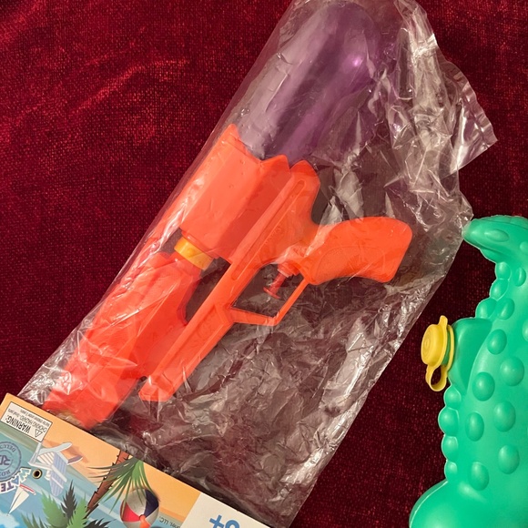 BUNDLE OF 3 WATER TOYS – GATOR & AQUA WORLD SQUIRT GUNS - Picture 6 of 6